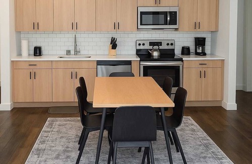 Near South Side Apartment | Smart Simple and Spacious 4BR Apt