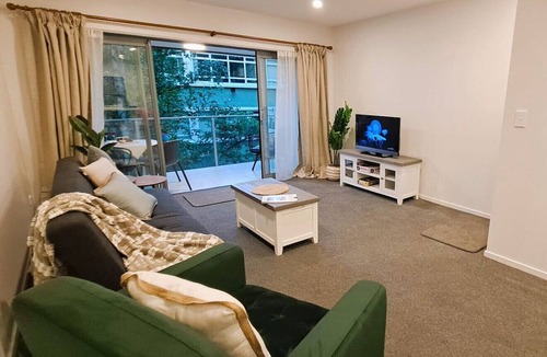 Dunedin City Centre Apartment | Smart Stay: Modern Apt w/Free Parking, Near Uni