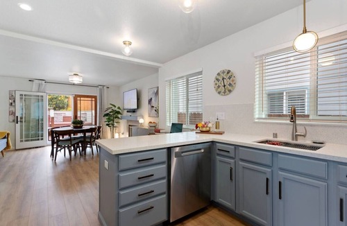 Vallejo House | Smart Stays Tailored for Work, Play, or Pause: Designer interior evoking comfort & cleanliness, river view, hot tub, fast wifi, full stock kitchen, AC, close to downtown, public transportation & the Ferry - the perfect serene retreat. Discover more!