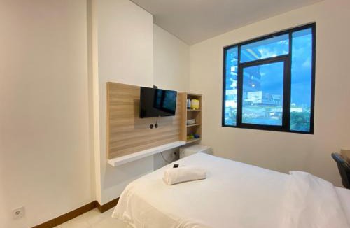 Ciroyom Apartment | Smart Studio Room Semi Apartment at The Lodge Paskal near BINUS University By Travelio