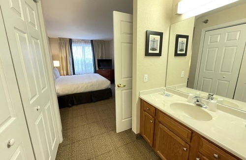 South Burlington Hotel | Smart Suites, an Ascend Collection Hotel