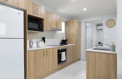 Rocklea Apartment | Smart Suites Self Check-in Apartments - Freney Park