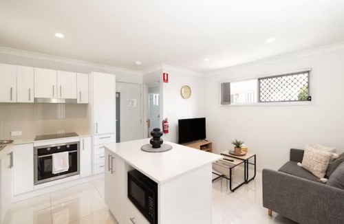 Rocklea Apartment | Smart Suites Self Check-in Apartments - 35A Freney
