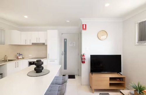 Rocklea Apartment | Smart Suites Self Check-in Apartments - 35A Freney