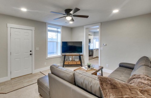 Logan Apartment | Smart TV + Central A/C! Stylish Logan Retreat