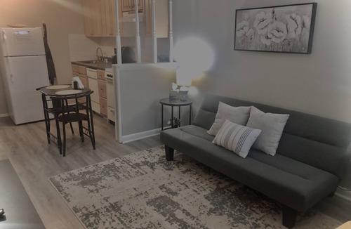 Northeast Apartment | ✯Smart TV, Free ϟ Wi-Fi w/Smoke Free ϟ Private Entrance✯