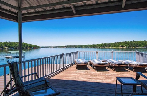 Crane Hill House | Smith Lake Glamping - ToNoMo Vintage Airstream