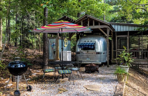 Crane Hill House | Smith Lake Glamping - ToNoMo Vintage Airstream