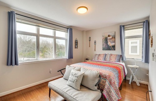 Huddleston Apartment | Smith Mountain Lake Condo w/Pool Access