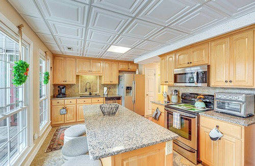 Gladehill Cottage | Smith Mountain Lake Cottage w/Dock + Fire Pit!