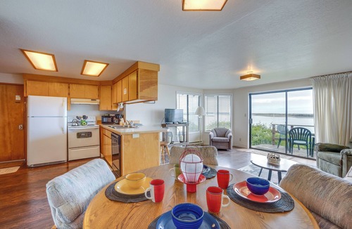 Smith River Cottage | Smith River Vintage Cabin: Oceanfront Deck + Views