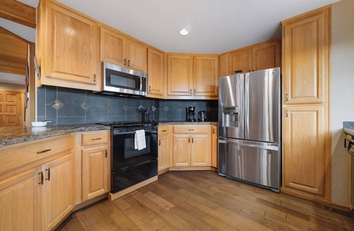 Truckee Cabin | Smith's Conifer Chalet - Dog Friendly Northstar Home near Golf, Private Hot Tub and HOA Access