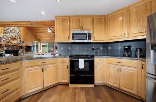 Truckee Cabin | Smith's Conifer Chalet - Dog Friendly Northstar Home near Golf, Private Hot Tub and HOA Access