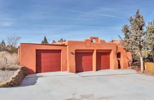 Apple Valley House | Smithsonian Retreat - Enjoy Zion Skyline Views