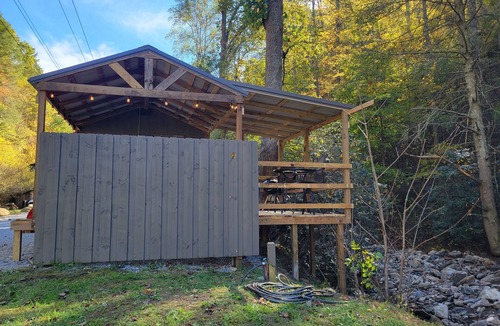 Flag Pond House | Smoky Mountain Tiny Cabin On Bold Stream With Private Hot Tub