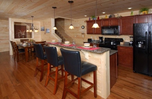 Pigeon Forge Cabin | Smoky's Summit by RedAwning