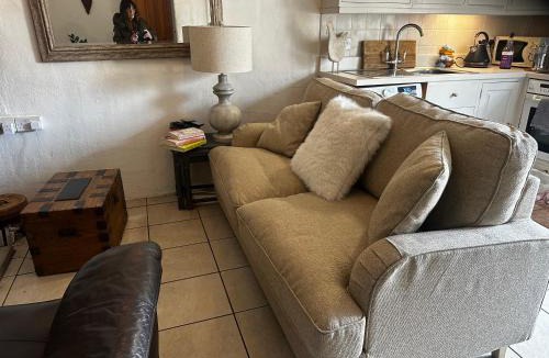 Whitchurch Canonicorum House | Smugglers Cottage converted Barn with Pool & Jacuzzi NR Lyme Regis