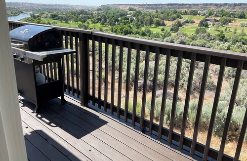 Buhl House | Snake River canyon 3 bedroom house in Buhl overlooking the river & golf course