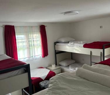Podgorica Hostel | Sneza