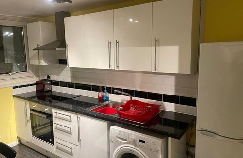 Nottingham City Centre Apartment | "Snooze Central" - Live above Nottinghams Largest Shopping Centre - City Centre Apartments in Victoria Centre Shopping Centre with full Kitchen in Milton Street - most Central Location next to Hilton Hotel - Parking for Cars or Vans from Five Pounds a day