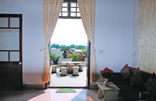 Hue House | Snooze Garden