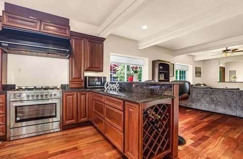 Snoqualmie House | Snoqualmie downtown private home on the river