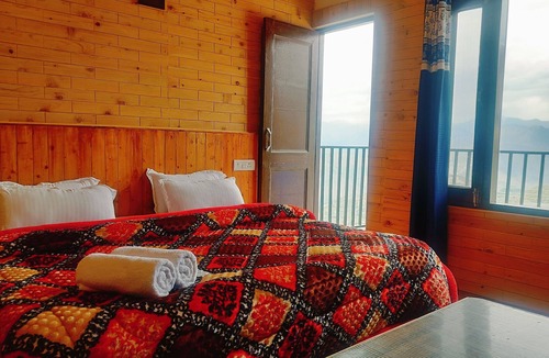 Dalhousie Hotel | Snow Mount View