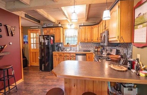 West Dover Ski Chalet | Snow Owl Chalet - Dover, 4-Bd 3-Bth - 10 Min. - Mt Snow! Saltwater Hot Tub!