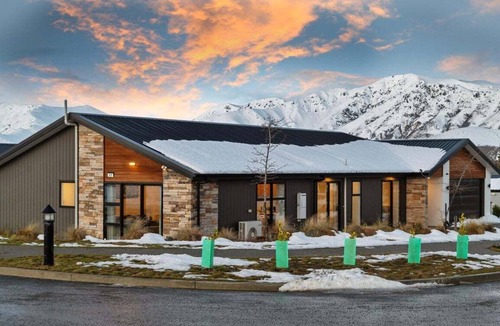 Tekapo Apartment | Snow Pine 2 Bedroom Apartment