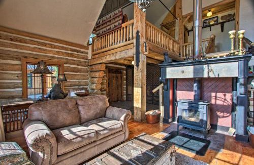Crescent House | ‘Snow Pine Retreat’ - Remote Crescent Log Cabin!