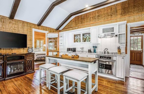 Bonita Springs House | Snowbird-friendly historical cottage with high-speed WiFi & washer/dryer