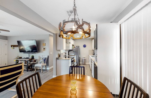 Encanto House | Snowbird-friendly home with central AC, washer/dryer & free WiFi - near golf