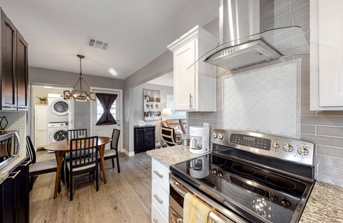 Encanto House | Snowbird-friendly home with central AC, washer/dryer & free WiFi - near golf