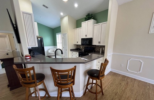 Brooksville House | Snowbirds Welcome! - Glen Lakes Golf Community Home w/Pond Views, Clubhouse, Pool, Tennis!