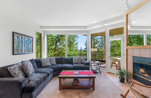 Century West Apartment | Snowcap Escape at Mount Bachelor w/Pool & Hot Tub