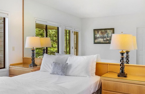 Century West Apartment | Snowcap Escape at Mount Bachelor Village Resort with Pool and Hot Tub
