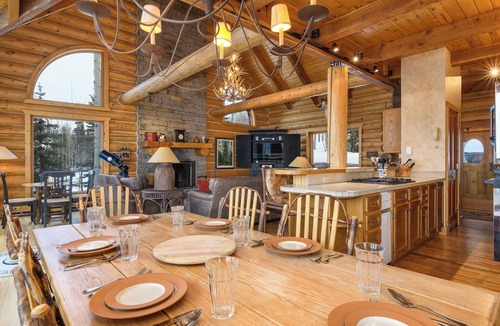 Mountain Village Cabin | Snowdrift Cabin by Avantstay Breathtaking Home w/Prime Ski Access