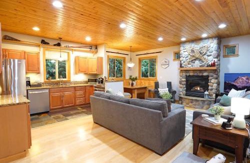 Glacier House | Snowline Hillside Chalet