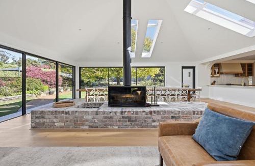 Canobolas House | Snowline - Ultimate Getaway, Pool, Spa & Tennis