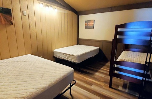 Pickerel Cabin | Snowmobile/ATV/Fishing/Boating Bunkhouse