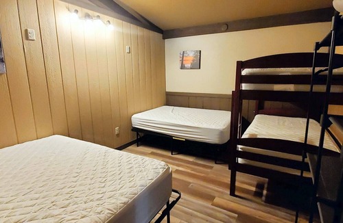 Pickerel Cabin | Snowmobile/ATV/Fishing/Boating Bunkhouse