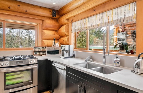 Nordic Estates Ski Chalet | Snowridge Haven