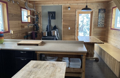 Blue River Cabin | Snowy Mountain Lodge