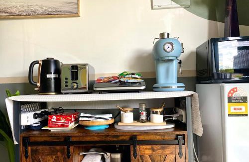 Dunedin Apartment | Snug-as-a-Bug Sleep House