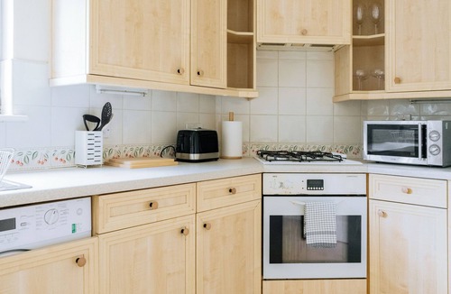 Ellemford Apartment | Snug & Serene 2BD Flat - Roseburn