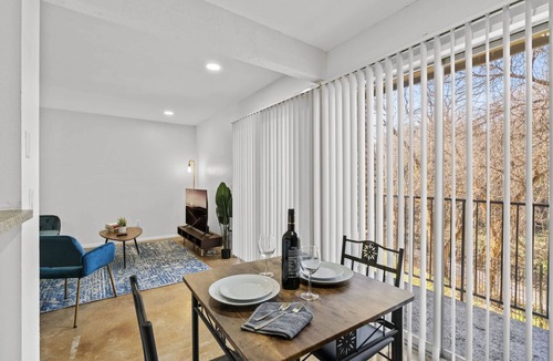 Bouldin Apartment | So. Congress PARK VIEW | Free Pkg