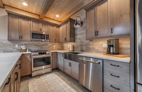 Coram Condo | Soak up Glacier Here Modern 2 BD/2BA Private Spa