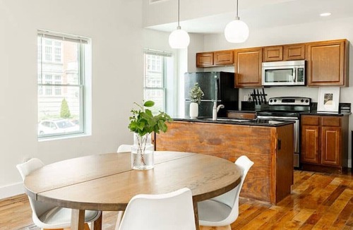 Pendleton Apartment | Soaring 2BR Parkside Loft