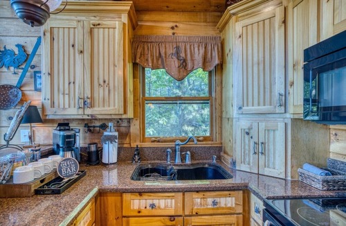 Helen Cabin | Soaring Hawk The `Ultimate` Log Cabin with EPIC Breathtaking Views|Hot Tub|Pets Welcome
