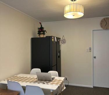 Upper Hutt House | Sochi A double bed Room in a nice home